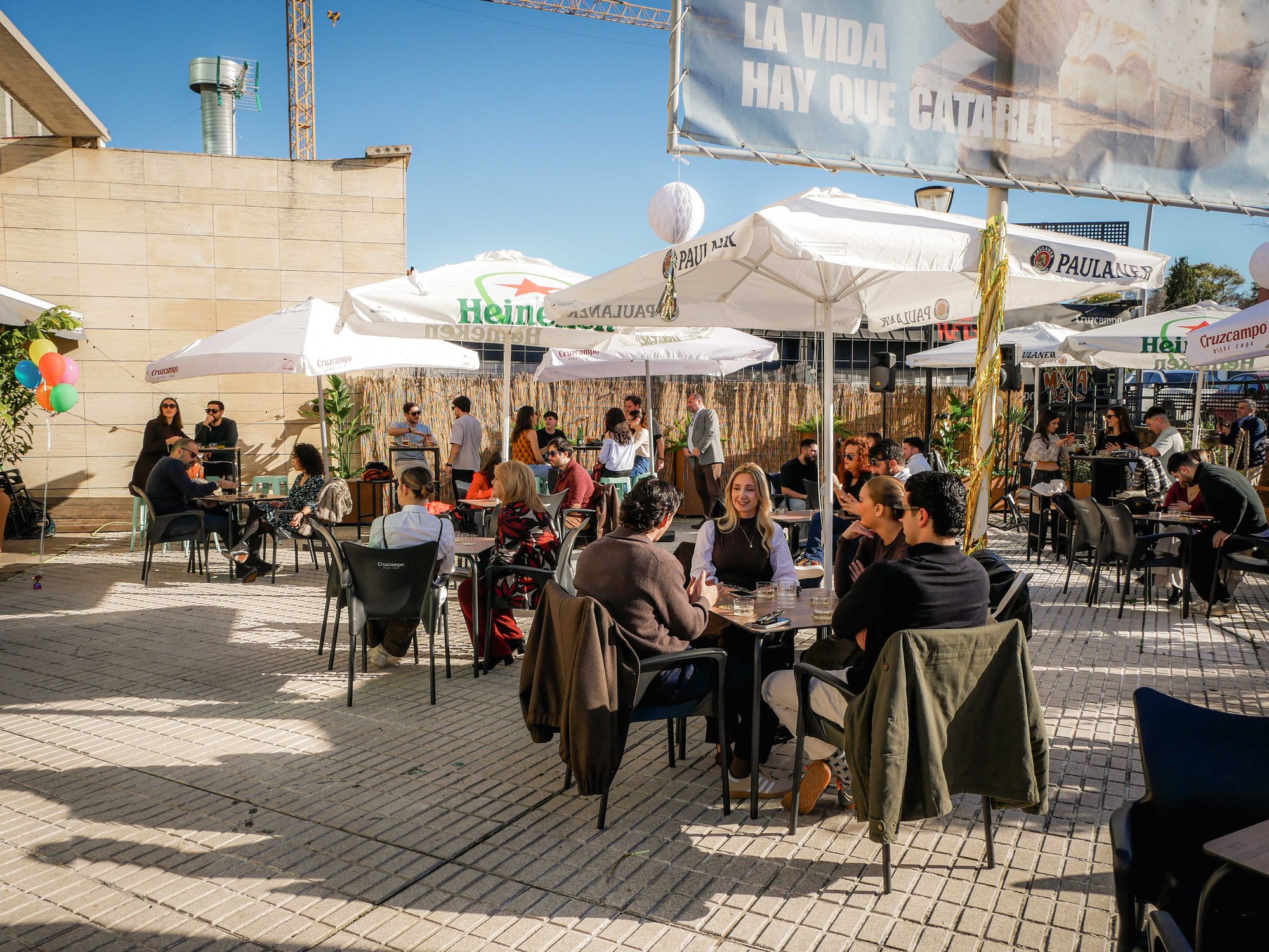 Terraza exterior La Cataora Tomares Sevilla
